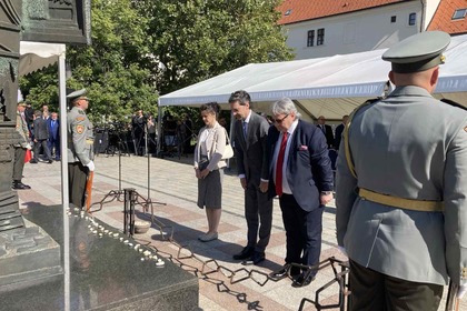 Посланик Васил Петков почете жертвите на Холокоста и расовото насилие